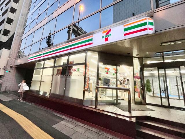 セブンイレブン目黒青葉台3丁目店：449m