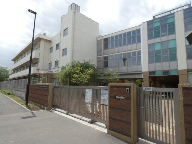 府中市立府中第五中学校：586m