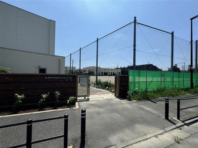 府中市立府中第六小学校：82m