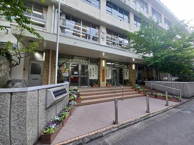 御徒町台東中学校：974m