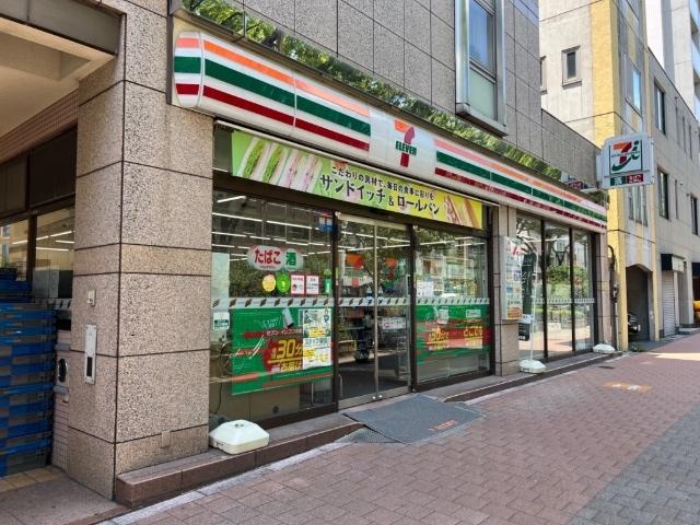 セブンイレブン早稲田店：384m