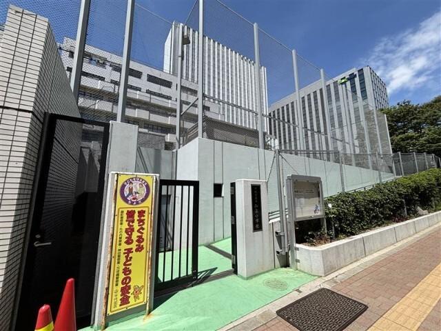 千代田区立和泉小学校：292m