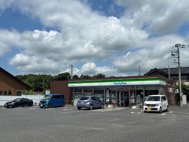 ファミリーマート成田久住駅前店：537m
