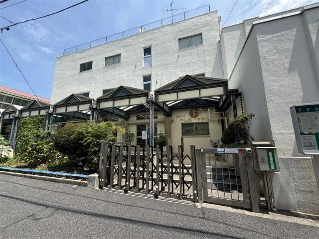 新宿区立牛込第一中学校：500m