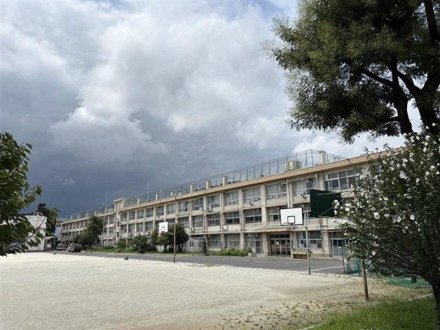 練馬区立中村中学校：650m