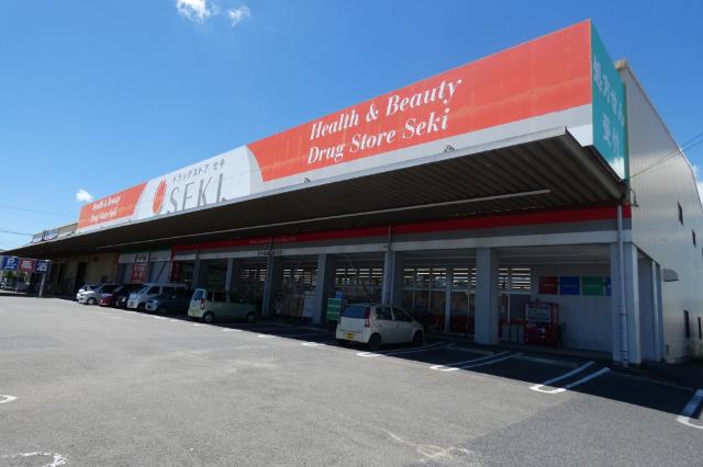 ドラッグストアセキ吉川美南店：326m
