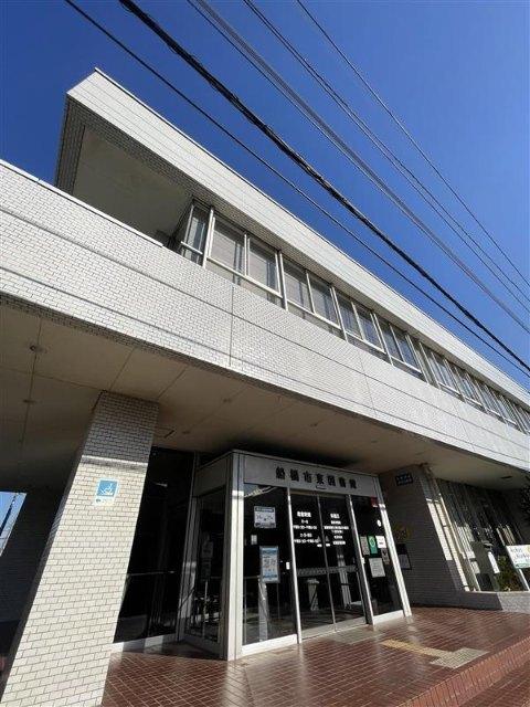 船橋市東図書館：2210m