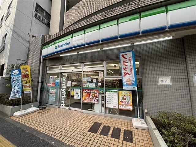 ファミリーマート板橋駅桜通り店：307m