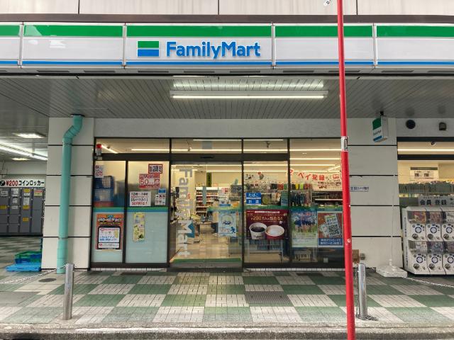 ファミリーマート西葛西メトロ店：205m