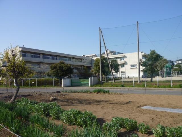 八千代市立東高津中学校：930m