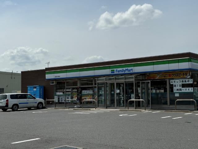 ファミリーマート成田本城店：384m