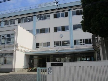 江戸川区立新田小学校：406m