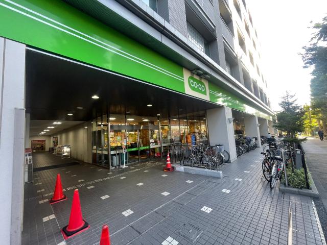 コープ東伏見店：215m