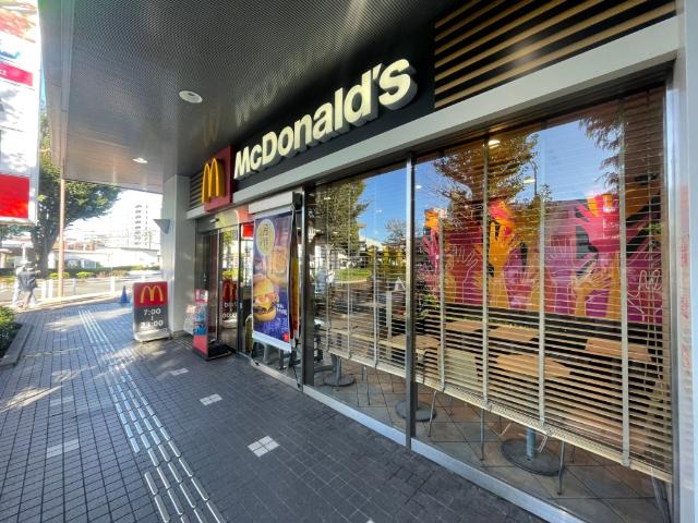 マクドナルド東伏見駅前店：210m