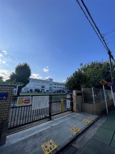 江戸川区立西小岩小学校：688m