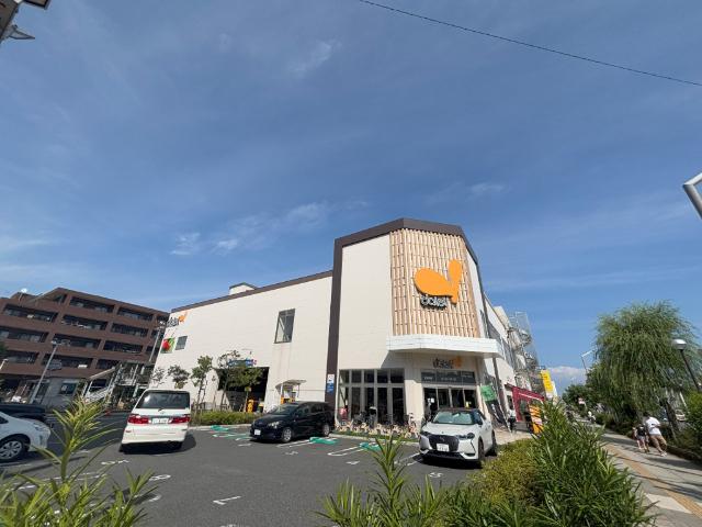 ダイエー浦安駅前店：183m