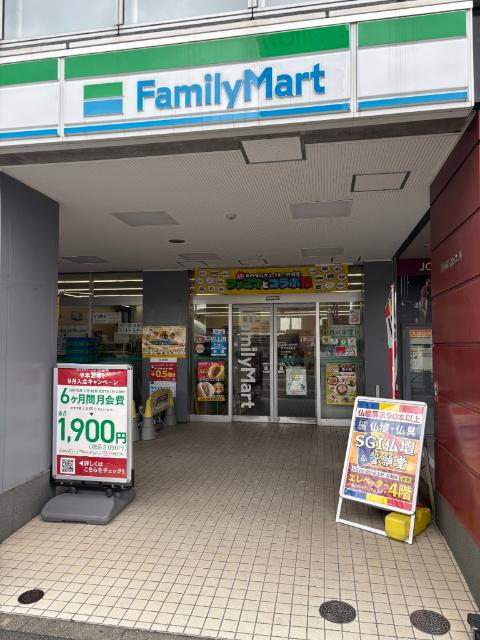 ファミリーマート新宿信濃町店：146m