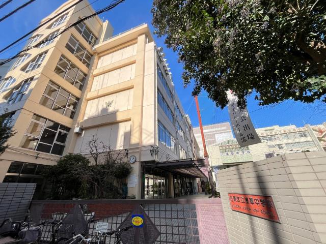 台東区立浅草中学校：109m