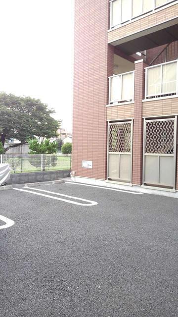 サンハイム武里（101） 駐車場