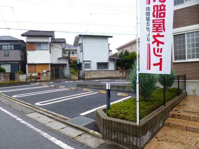 ルックス・ベリターティス（101） 駐車場