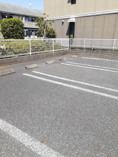 グラン　エリアール（305） 駐車場
