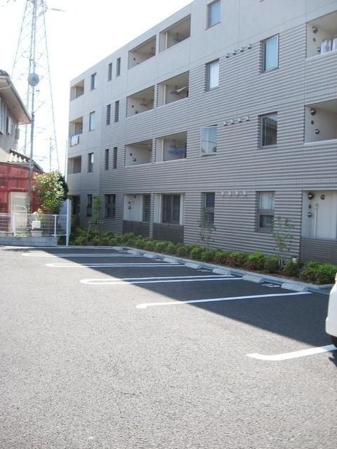 ラフレシールⅡ（302） 駐車場