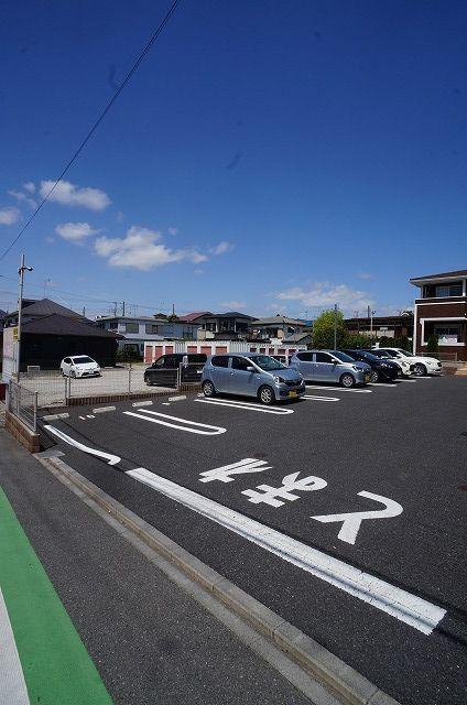 トランクメイルⅡ（101） 駐車場