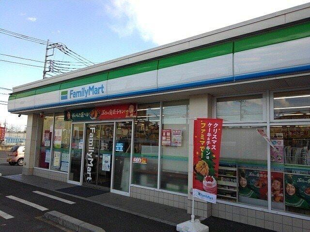 ファミリーマート：380m
