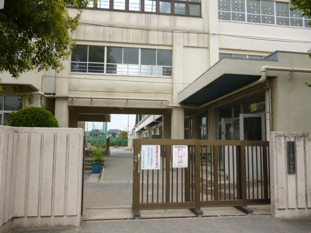 市川市立第六中学校：1083m