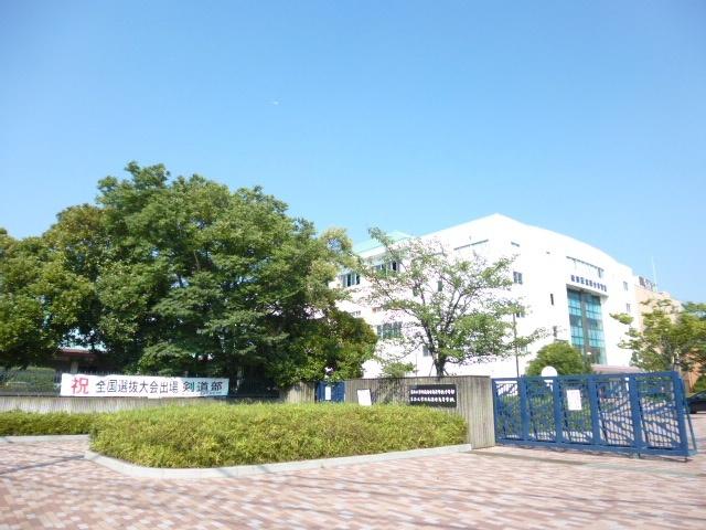 私立東海大学付属浦安高校：1475m