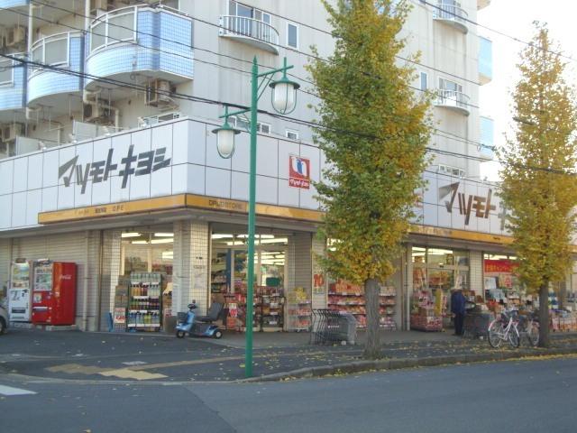 薬マツモトキヨシ湖北駅前店：368m