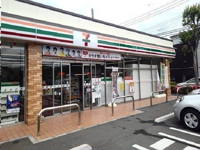 セブンイレブン：300m