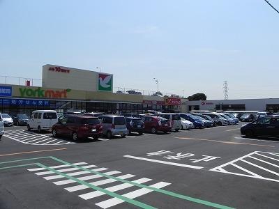 ヨークマート花野井店：850m