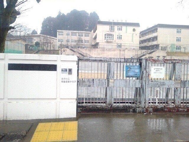 三輪小学校：850m