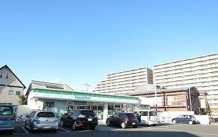 ファミリーマート志木幸町四丁目：230m