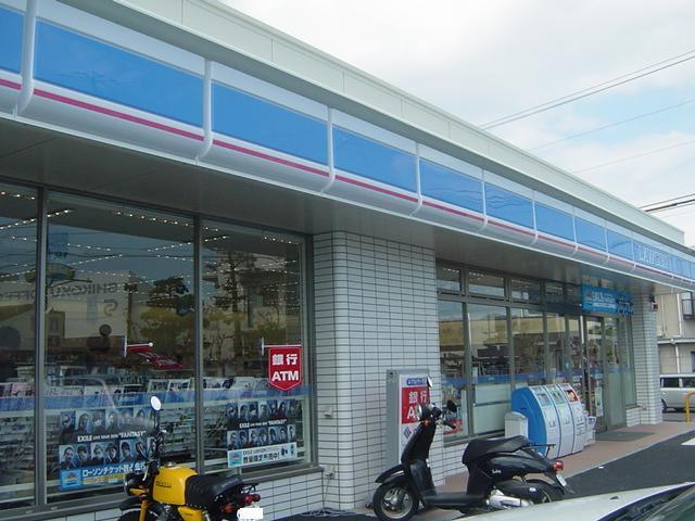 ローソン（コンビニ）：776m