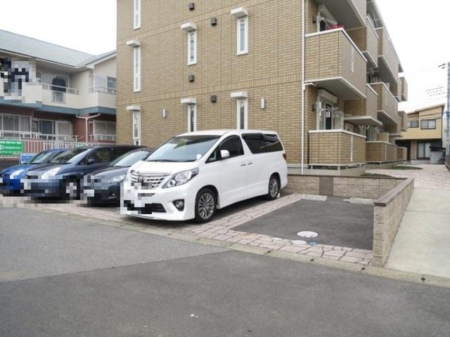 グラティア（105） 駐車場