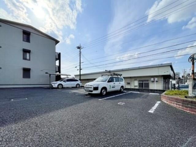 ロジュマン マエバラＣ（103） 駐車場