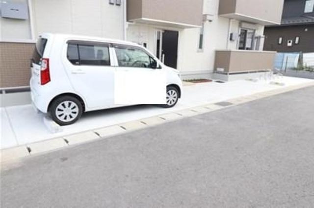 Ferro Risaia（302） 駐車場
