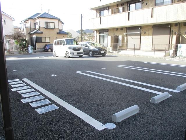 ファミールハイム　A棟（201） 駐車場