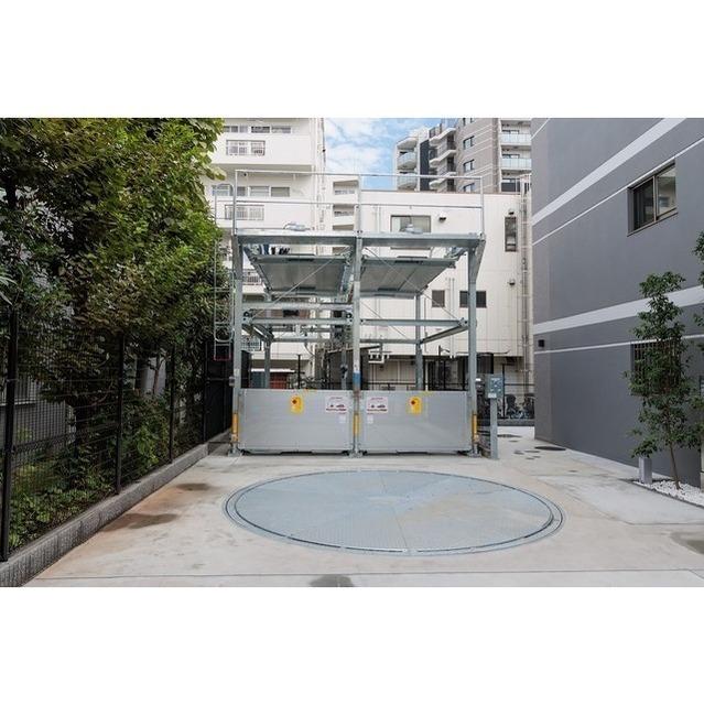 アヴァンカーサ三鷹（404） 駐車場