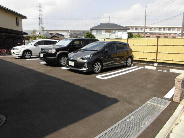 雅　弐番館（202） 駐車場