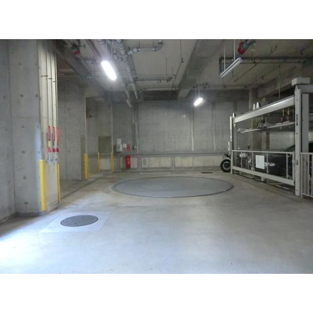 プラティーク三軒茶屋（602） 駐車場