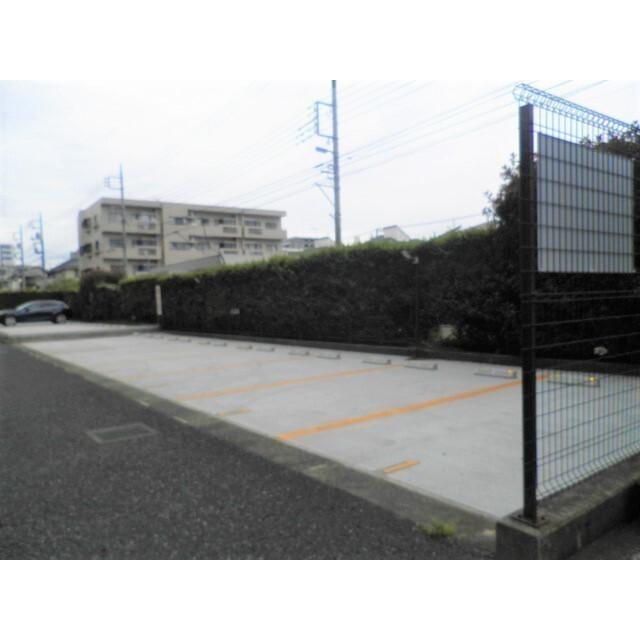 コーポレート連雀１号棟（0101） 駐車場
