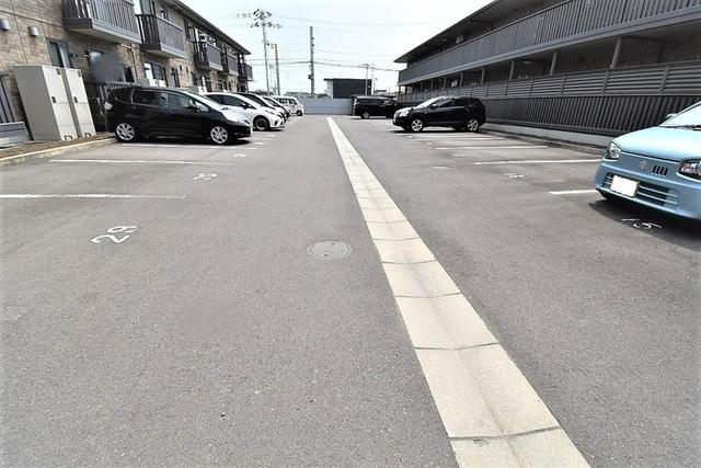 グランフェルティ　B棟（205） 駐車場
