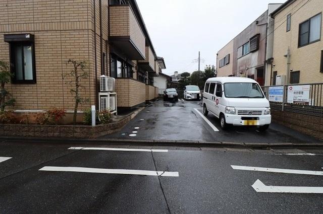 イーストパーク八ヶ崎（201） 駐車場