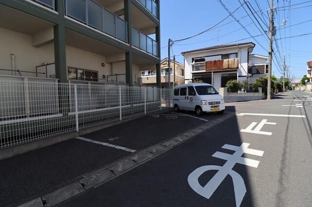ニューウィンベル（302） 駐車場