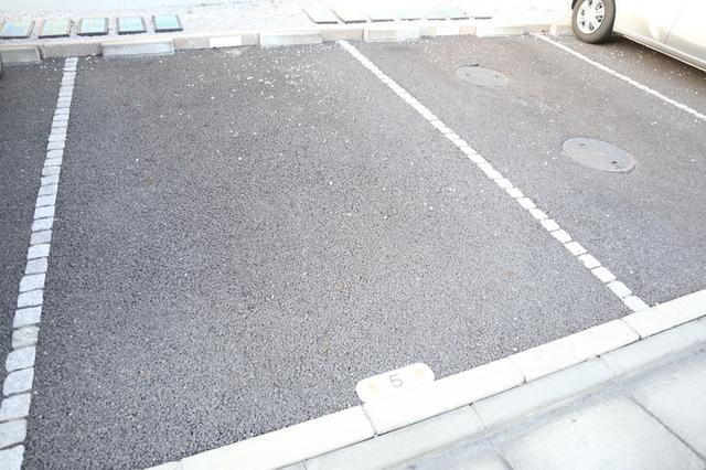 メゾン ド ソレイユ　Ｅ（306） 駐車場
