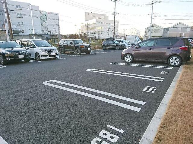 ﾛｲｼﾞｪﾝﾄﾊﾟｰｸｽ ﾚｲｸﾀｳﾝ　Ｏ（101） 駐車場