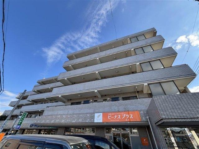 1階にお店あります